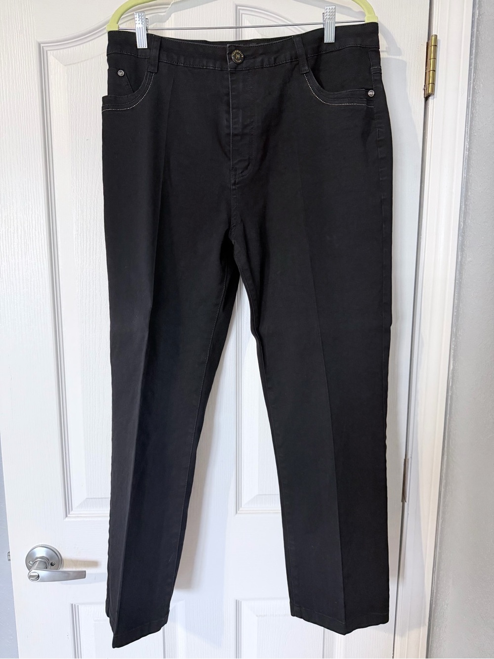 Women's Black Straight-Leg Jeans with Stretch - Classic Everyday Fit